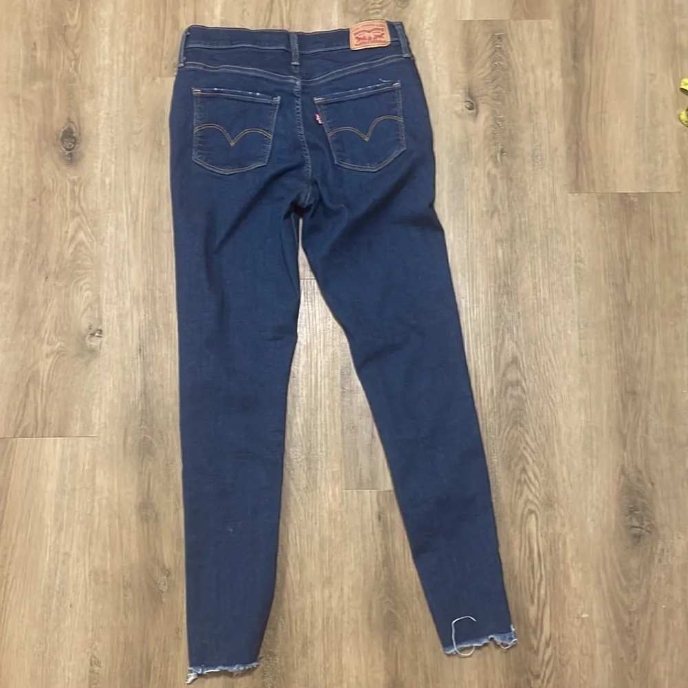 Women’s‎ Levi’s 720 High-Rise Super skinny distressed jeans